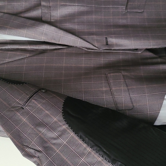 Mens suit - Picture 2 of 4